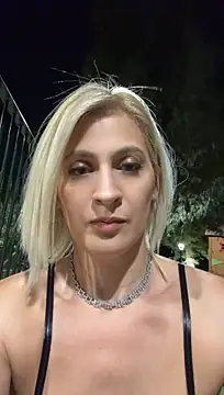 Show modela HOTLadyluna na web-kameri