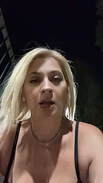 Show modela HOTLadyluna na web-kameri
