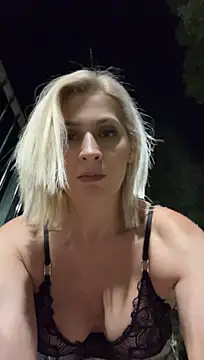 HOTLadyluna Show in webcam