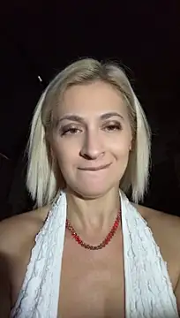 Show modela HOTLadyluna na web-kameri