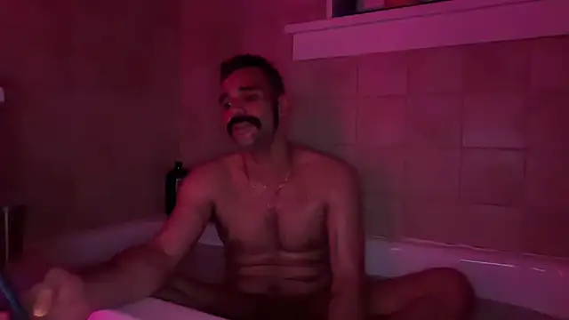 itsmeathen Show in webcam