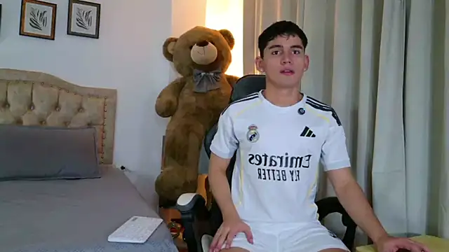 estebanperez_26 网络视讯表演