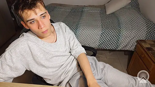 Show modela kevinnoff19 na web-kameri