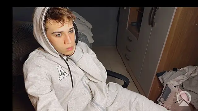 Show modela kevinnoff19 na web-kameri