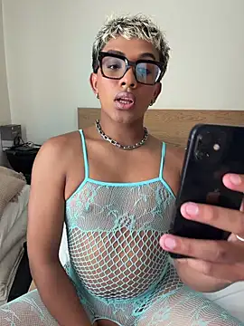 Ashleythelatinaa: διαδικτυακό σόου στην κάμερα