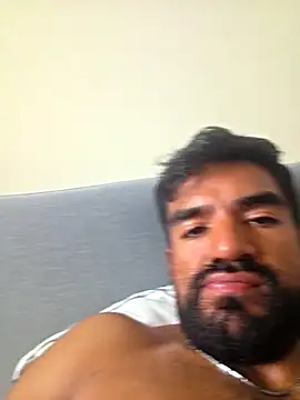 piggylatino: διαδικτυακό σόου στην κάμερα