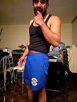 piggylatino: διαδικτυακό σόου στην κάμερα