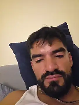 piggylatino: διαδικτυακό σόου στην κάμερα
