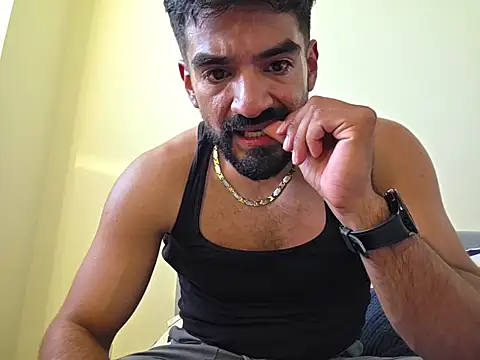 הופעת וובקאם של piggylatino