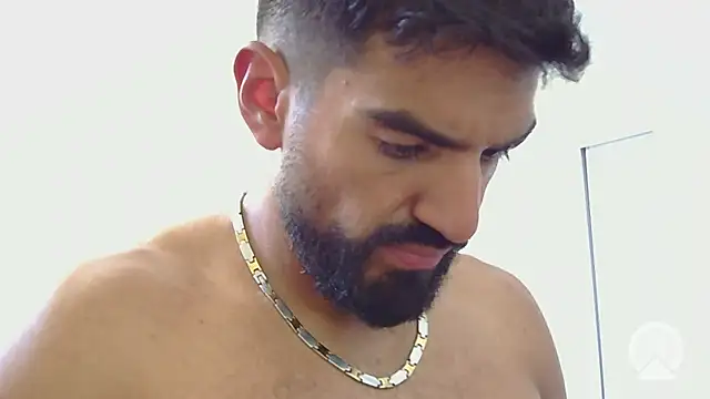 Show modela piggylatino na web-kameri