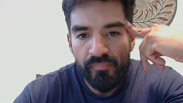 הופעת וובקאם של piggylatino