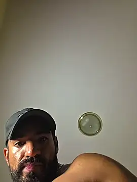 הופעת וובקאם של piggylatino