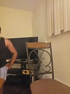 piggylatino: διαδικτυακό σόου στην κάμερα