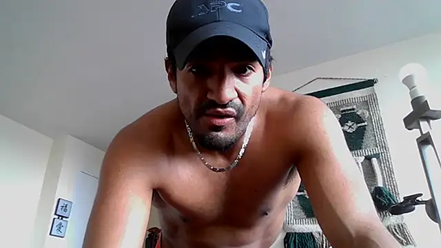 piggylatino: διαδικτυακό σόου στην κάμερα
