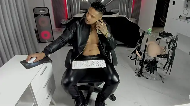 master_leather webcam show