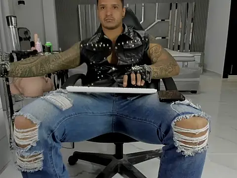 master_leather Adlı Modelin Web Kamerası Şovu