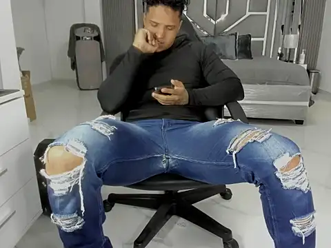 master_leather Show in webcam