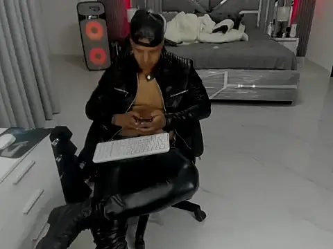 master_leather Шоу с уебкамера