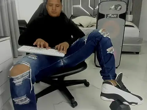master_leather: διαδικτυακό σόου στην κάμερα