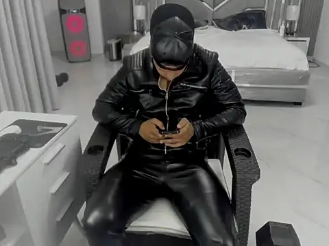 master_leather Adlı Modelin Web Kamerası Şovu