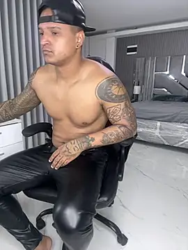 הופעת וובקאם של master_leather