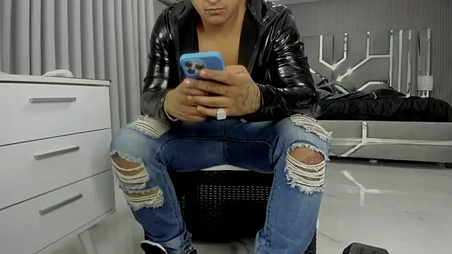 Show modela master_leather na web-kameri