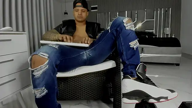 Show modela master_leather na web-kameri