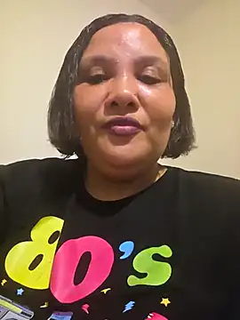Curvy-Nthabi_X's Live Chat Room