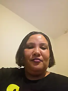 Curvy-Nthabi_X Live Chatraum