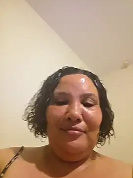 Curvy-Nthabi_X Show in webcam