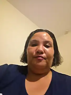 Curvy-Nthabi_X Pertunjukan Webcam