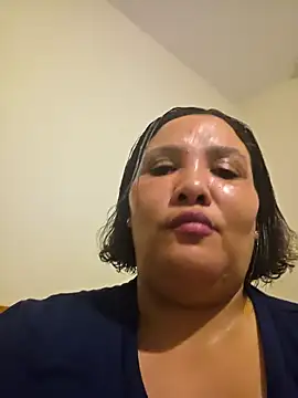 Curvy-Nthabi_X élő chatszobája
