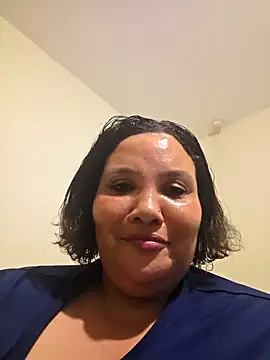 Curvy-Nthabi_X: διαδικτυακό σόου στην κάμερα