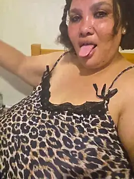 Curvy-Nthabi_X Adlı Modelin Web Kamerası Şovu