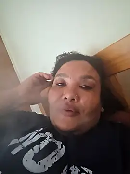 Show de Curvy-Nthabi_X na webcam