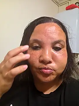 Curvy-Nthabi_X Pertunjukan Webcam