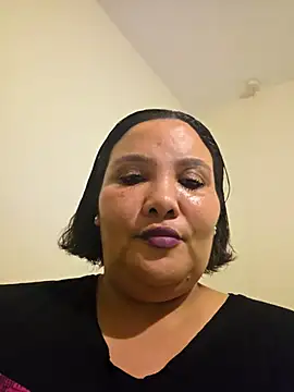 Show modela Curvy-Nthabi_X na web-kameri