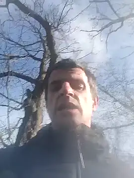 Pertunjukan Kamera Web TwardyKierowca