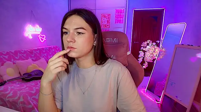 luna_lust_212 Show in webcam