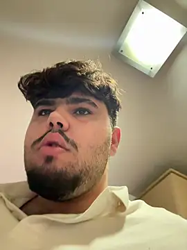 Yannick04 Webcam show