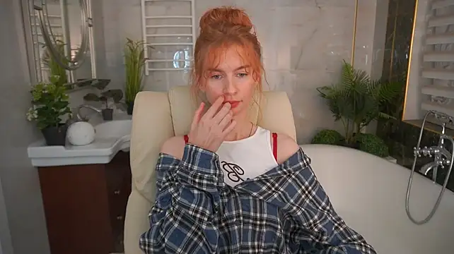 Nicol_Moonn Webcam show