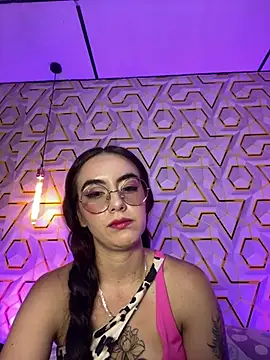 MelanyyJhonson15's Live XXX Chat
