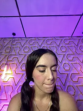 MelanyyJhonson15's Live XXX Chat