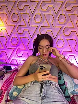 MelanyyJhonson15's Live XXX Chat