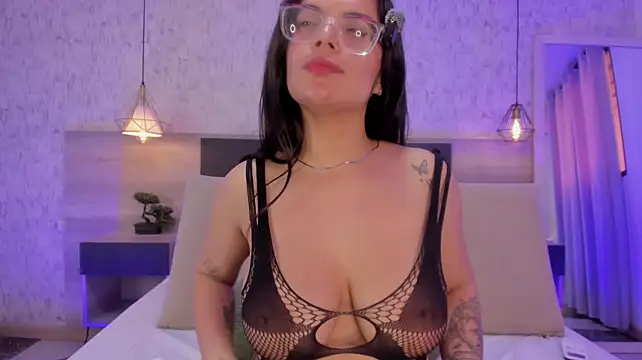 Sasha_Wolff Adlı Modelin Canlı XXX Sohbeti