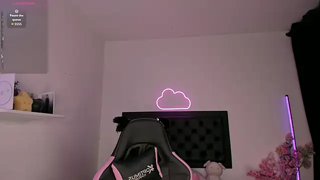 Živá chatovací místnost sarastorme