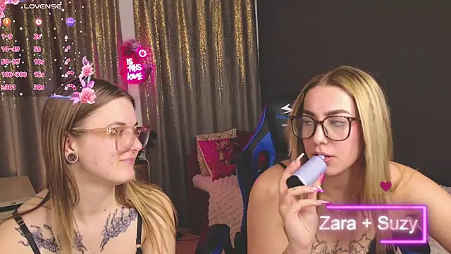 ZarasPlayground: διαδικτυακό σόου στην κάμερα