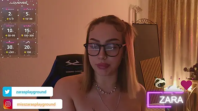 ZarasPlayground's Live XXX Chat