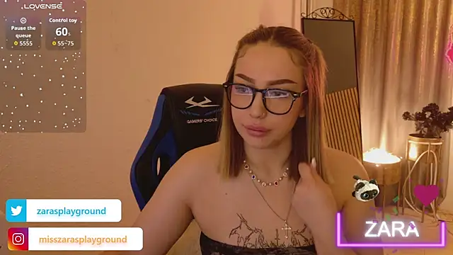 ZarasPlayground's Live XXX Chat