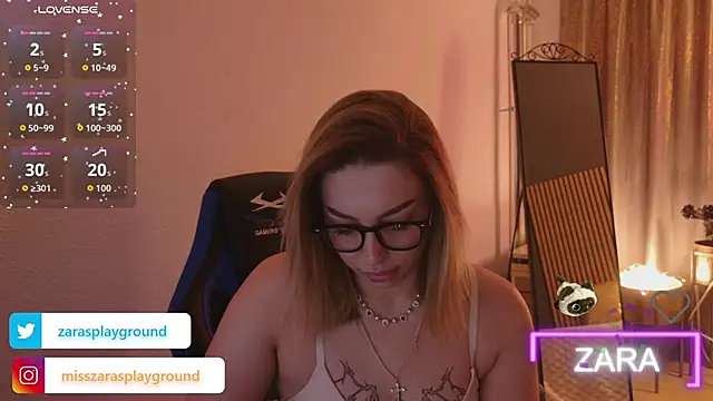ZarasPlayground's Live XXX Chat